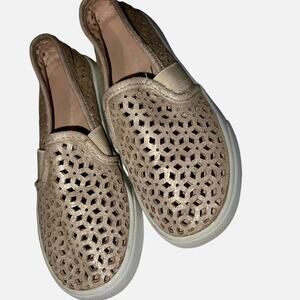 Cynthia Rowley Girls Gold Perforated Laser Cut Slip On Sneakers SZ 1